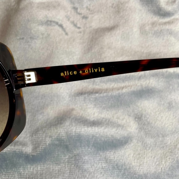 Alice + Olivia Canton Square Sunglasses - Picture 10 of 12